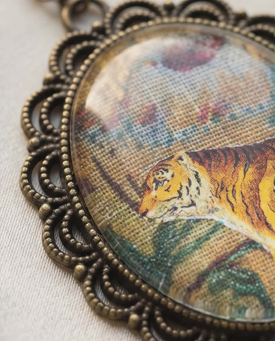 "La Tigre" - Ciondolo Collage stoffa e carta