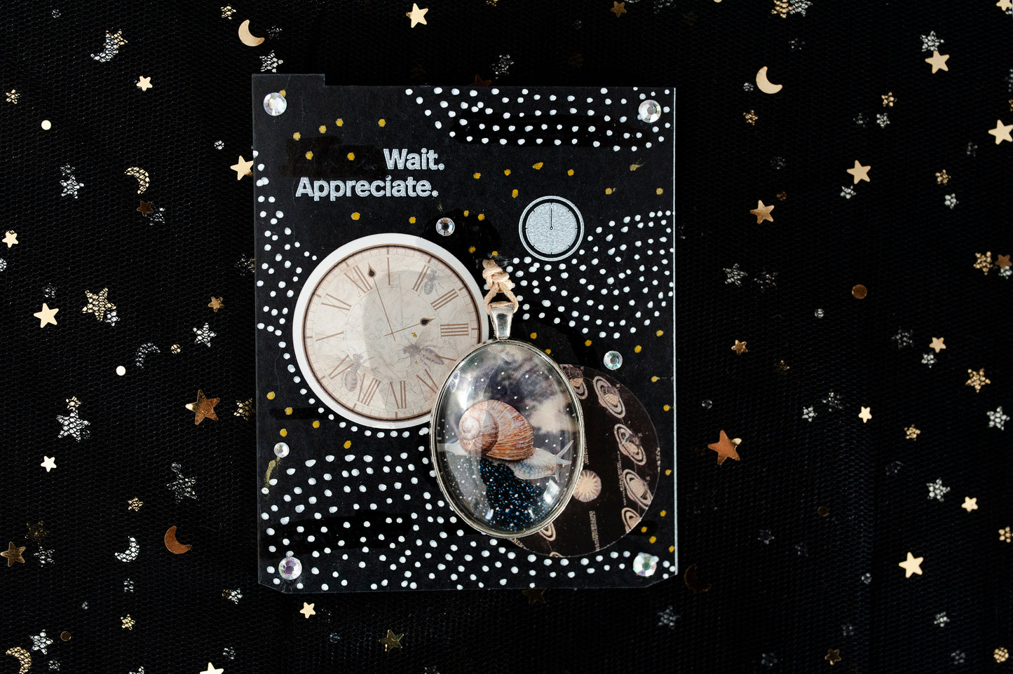 "Wait. Appreciate." - Ciondolo Collage