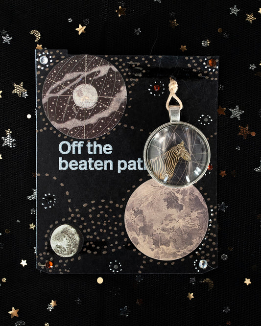 "Off The Beaten Path" - Ciondolo Collage