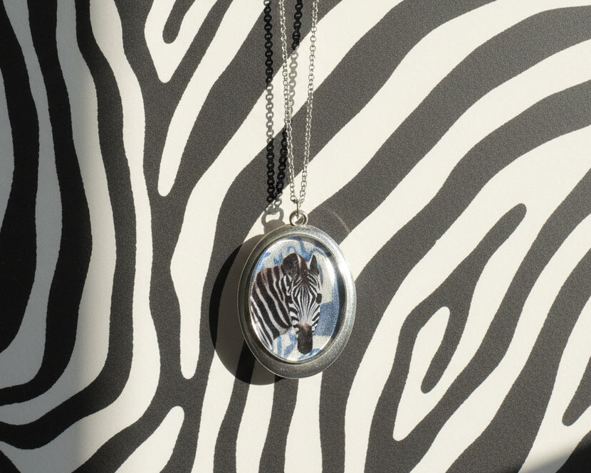 "La Zebra" - Ciondolo Collage stoffa e carta