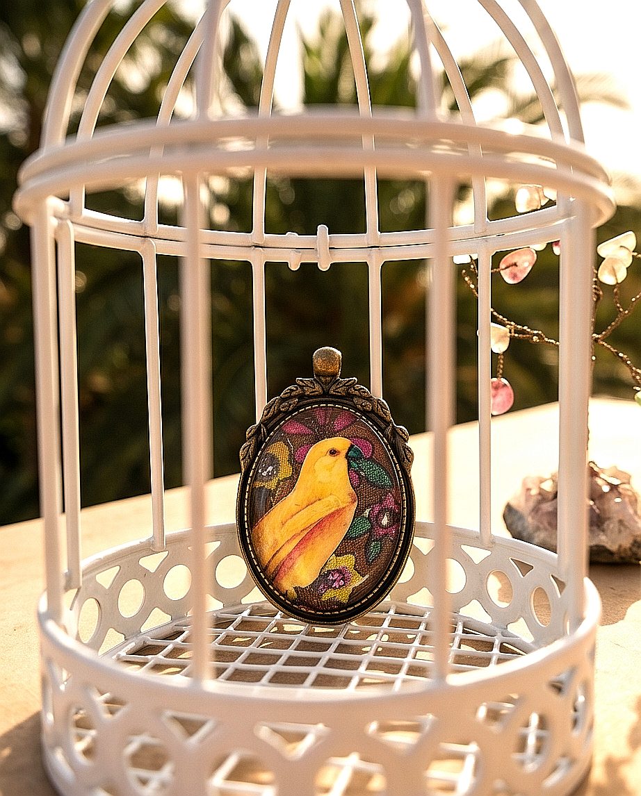 "Free as a bird " - Ciondolo Collage